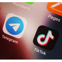 Zbog pristupanja privatnim podacima korisnika Apple i Google pozvani da izbace TikTok iz svojih prodavnica aplikacija