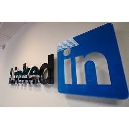 LinkedIn sledi kritikovanu praksu Facebook-a: uvođenje nove funkcije bez dozvole korisnika