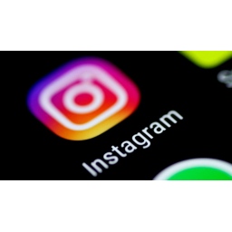 Instagram brojnim korisnicima prikazuje samo beli ekran, niko ne zna zašto se to događa