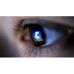 Neki korisnici iPhonea tvrde da Facebook krišom uključuje kameru telefona
