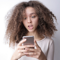 „Izvinite, pogrešan broj“: Kako da se zaštitite od SMS prevara 