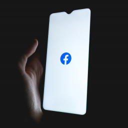 Die EU verhängte gegen Facebook eine Geldstrafe von 1,3 Milliarden Euro wegen der Übermittlung von Daten von EU-Nutzern in die USA