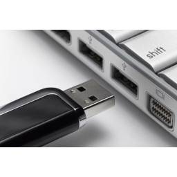 Hakeri šalju poklone sa zaraženim USB diskom 