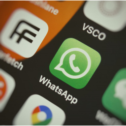WhatsApp introduces a new option - you can now lock the chat with a password or fingerprint